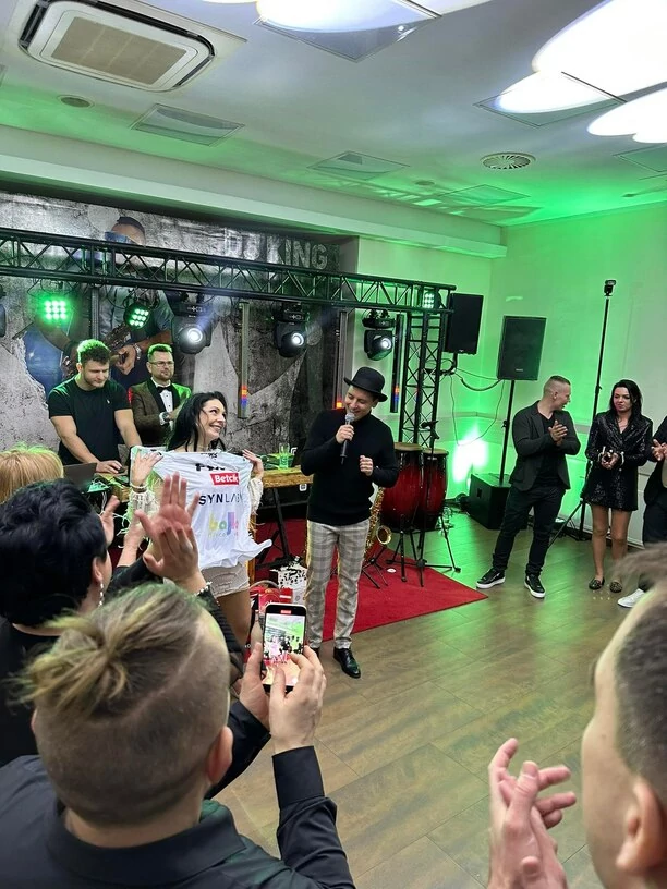 Huczna impreza z gwiazdą disco polo! MiłyPan zagrał na 30-tych urodzinach Eweliny! Artysta zrobił wielkie show! 