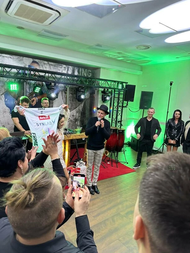 Huczna impreza z gwiazdą disco polo! MiłyPan zagrał na 30-tych urodzinach Eweliny! Artysta zrobił wielkie show! 