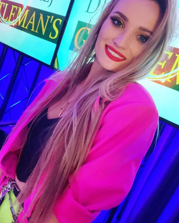 Zniewalający uśmiech wokalistki disco polo! Gwiazda inspiruje swoje fanki do zdrowego odżywiania i sportu! 