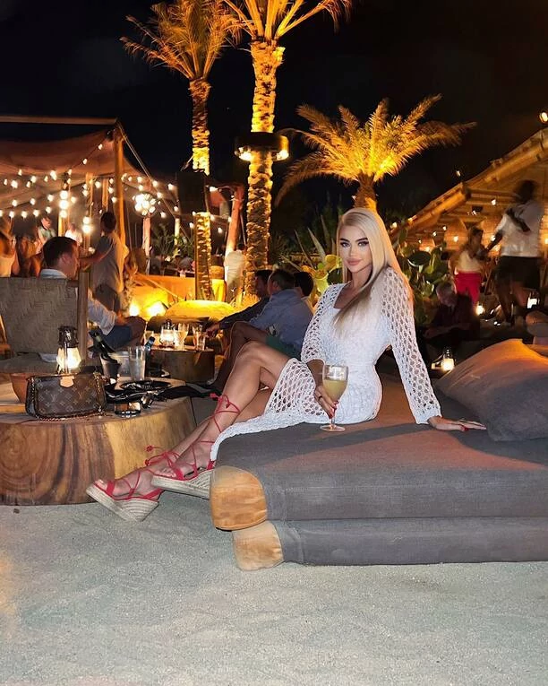 Znana gwiazdeczka disco polo w kuszącej stylizacji! Gorące kadry rozpalają zmysły!