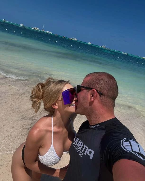 Joanna Narożna w bikini z ogromnym dekoltem! Zdjęcia z wakacji Państwa Narożnych na Dominikanie podbijają sieć