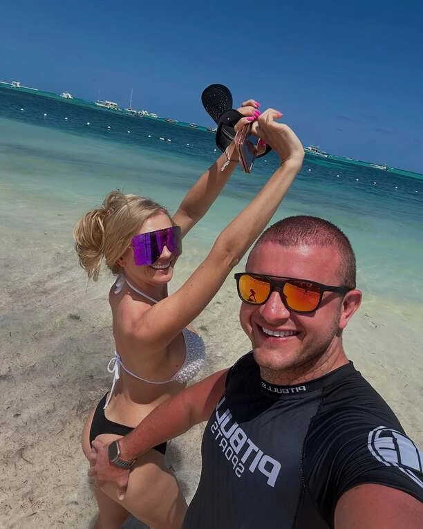 Joanna Narożna w bikini z ogromnym dekoltem! Zdjęcia z wakacji Państwa Narożnych na Dominikanie podbijają sieć