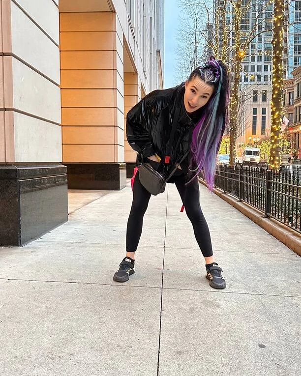 Emilia Sanecka Daj To Głośniej bawi się w USA „każdy na legalu chodzi z klamką„! Chicago pochłonęło gwiazdę disco polo!