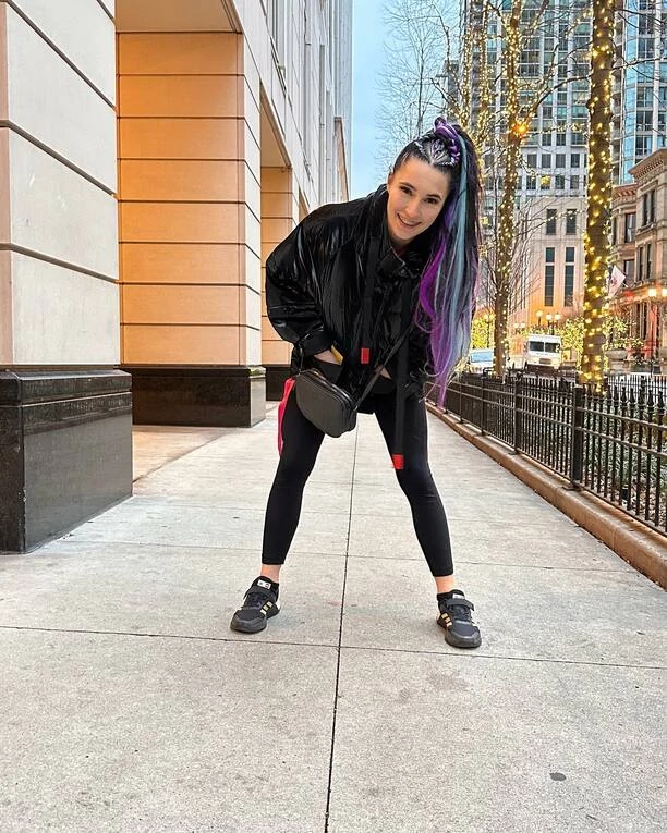 Emilia Sanecka Daj To Głośniej bawi się w USA „każdy na legalu chodzi z klamką„! Chicago pochłonęło gwiazdę disco polo!