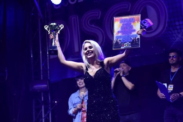 Urocza blondynka podbije świat disco polo?! Zobaczcie jej gorące zdjęcia!