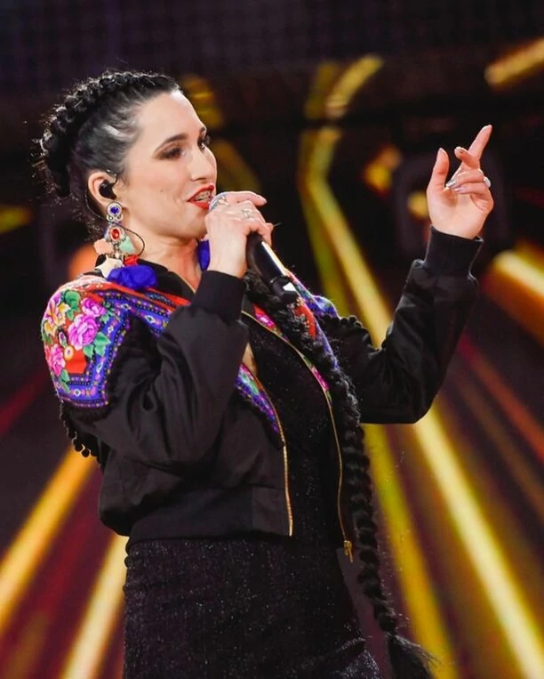 Odważna i pewna siebie Emila Sanecka z Daj To Głośniej zachwyca wizerunkiem! Gwiazda disco polo postawiła na mocny makijaż! 