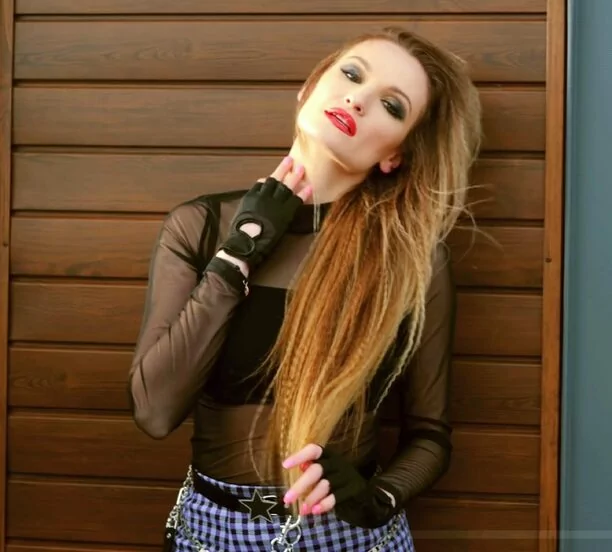 Piękna gwiazdeczka disco polo rozpala zmysły gorącym kadrem! Czy te oczy mogą kłamać?