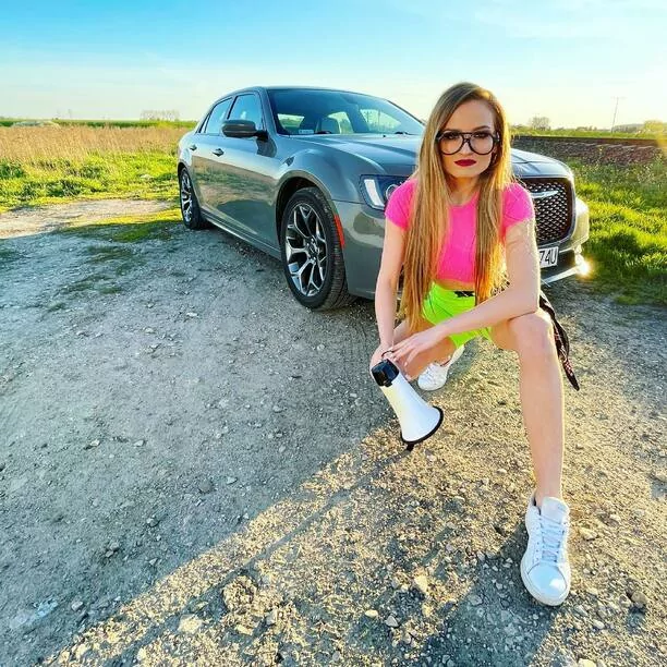 Piękna gwiazdeczka disco polo rozpala zmysły gorącym kadrem! Czy te oczy mogą kłamać?