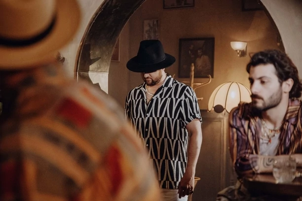 Mateusz Mijal z nowością pt. „Bujaj się (Jest ok)„! Artysta podbije tą premierą rynek muzyczny?! 
