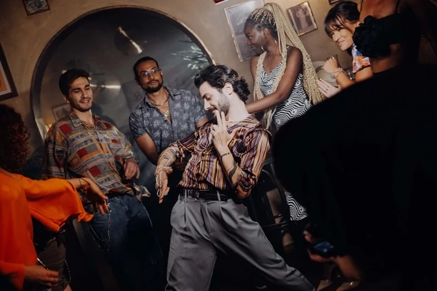 Mateusz Mijal z nowością pt. „Bujaj się (Jest ok)„! Artysta podbije tą premierą rynek muzyczny?! 
