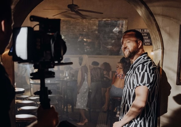 Mateusz Mijal z nowością pt. „Bujaj się (Jest ok)„! Artysta podbije tą premierą rynek muzyczny?! 
