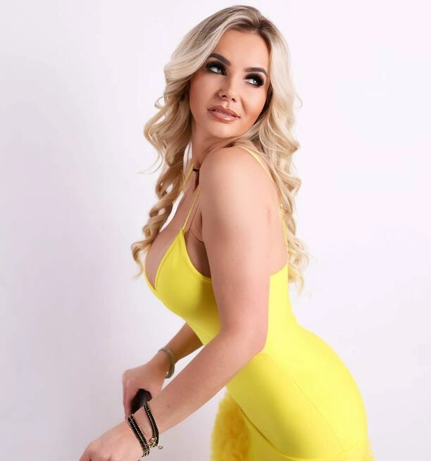 45-letnia Monika Chwajoł wygląda jak nastolatka?! Wiek to tylko liczba! Ta gwiazda disco polo to prawdziwa piękność!