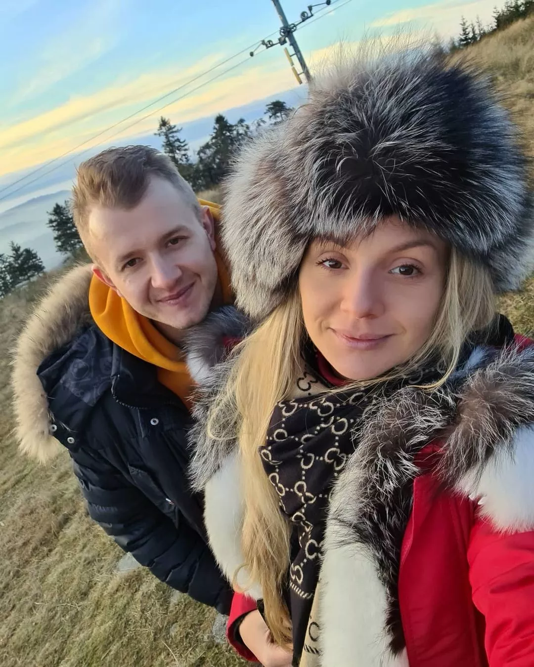 Dawid Narożny z partnerką Joanną