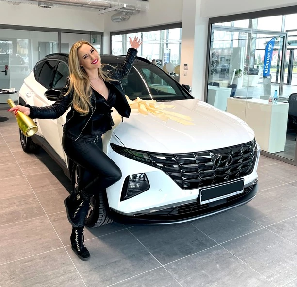 Gwiazda disco polo kupiła nowy samochód za ponad 100 tysięcy złotych?! Zobaczcie jaki ma model!