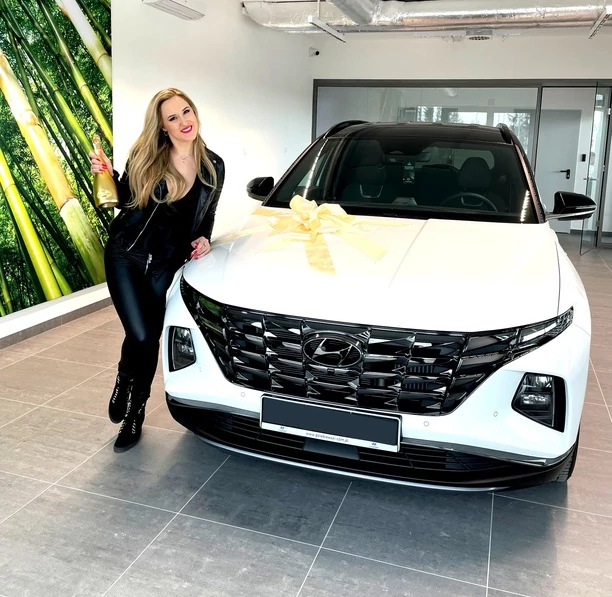 Gwiazda disco polo kupiła nowy samochód za ponad 100 tysięcy złotych?! Zobaczcie jaki ma model!