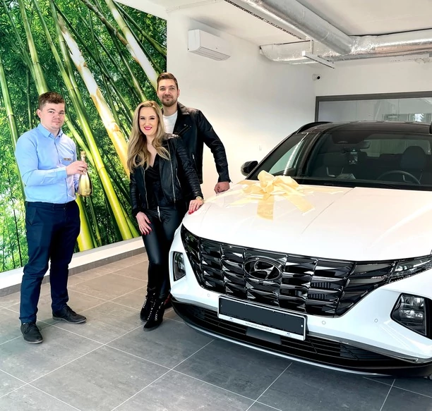 Gwiazda disco polo kupiła nowy samochód za ponad 100 tysięcy złotych?! Zobaczcie jaki ma model!