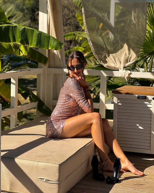 Blask, styl i…  wpadka?! Wokalistka disco polo w gorącej wakacyjnej stylizacji z Turcji