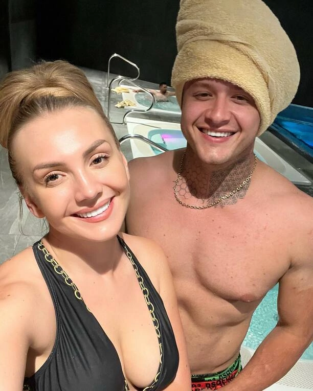 Bardzo gorące zdjęcia Joanny Narożnej i Eli Kliś z zespołu Piękni i Młodzi! Można się zakochać