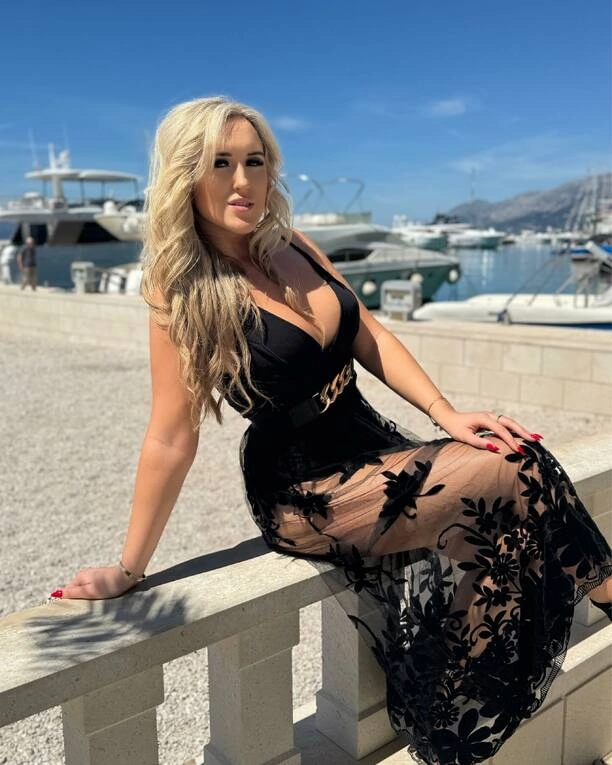 Wokalistka disco polo Jesika przekroczyła granice?! Mega pikantna stylizacja na planie teledysku! Wygląda jak Afrodyta! 