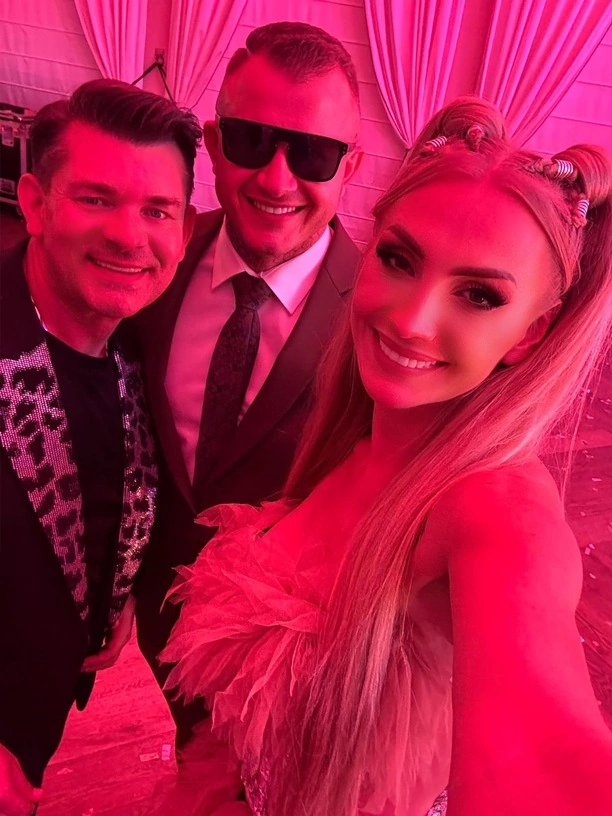 Dawid i Joanna Narożni na wyjątkowym weselu! Najpierw oni zagrali, a później król disco polo Zenon Martyniuk! | GALERIA 