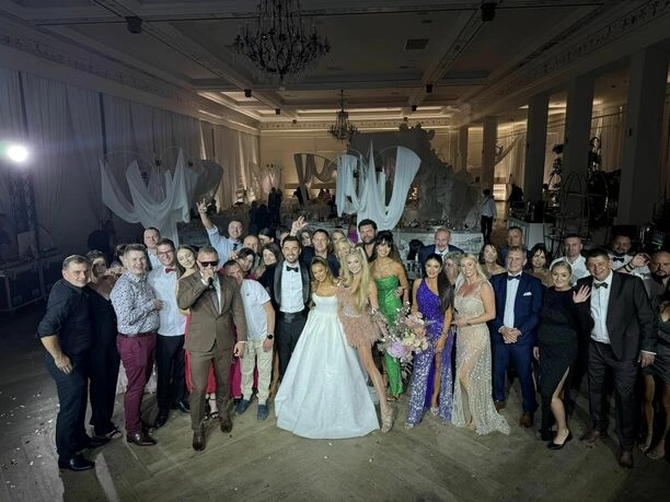 Dawid i Joanna Narożni na wyjątkowym weselu! Najpierw oni zagrali, a później król disco polo Zenon Martyniuk! | GALERIA 