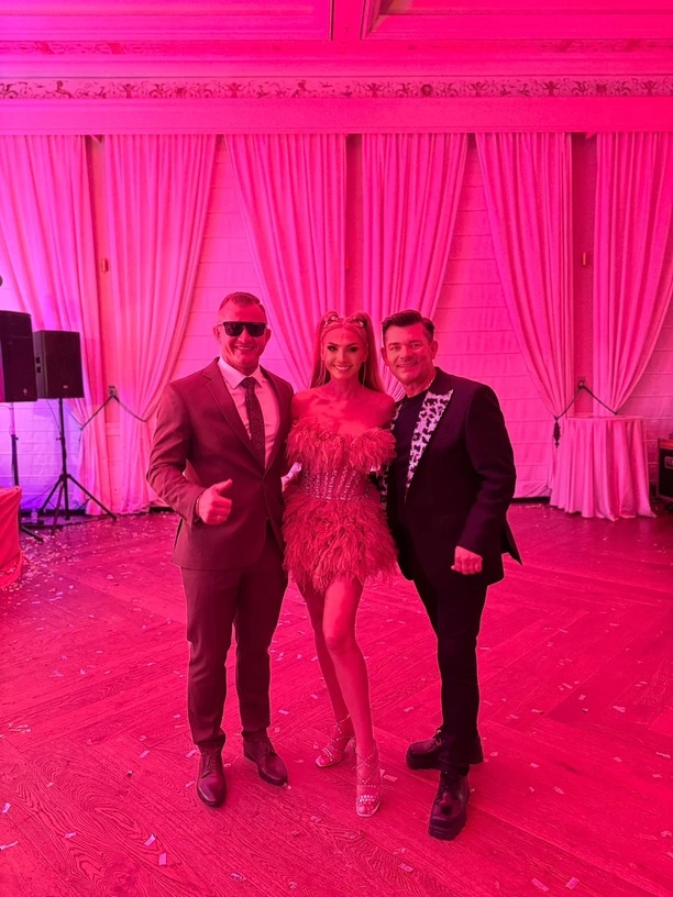 Dawid i Joanna Narożni na wyjątkowym weselu! Najpierw oni zagrali, a później król disco polo Zenon Martyniuk! | GALERIA 