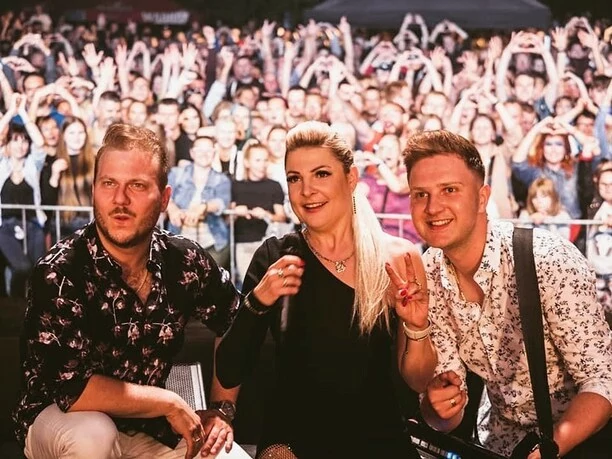 Tego koncertu nikt nie zapomni! Magda Narożna z zespołem Piękni i Młodzi skradła całe show! 