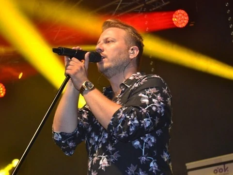 Tego koncertu nikt nie zapomni! Magda Narożna z zespołem Piękni i Młodzi skradła całe show! 