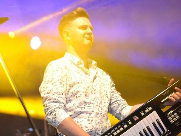 Tego koncertu nikt nie zapomni! Magda Narożna z zespołem Piękni i Młodzi skradła całe show! 