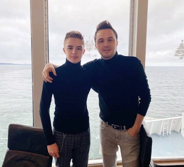 Patryk Pegza z zespołu disco polo After Party pochwalił się swoim synem! To już duży chłopak! 