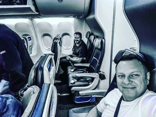 Tak gwiazdy disco polo imprezują w USA! Zobaczcie co działo się na scenie po występie zespołu Classic! Do akcji wkroczył Zenon Martyniuk! VIDEO