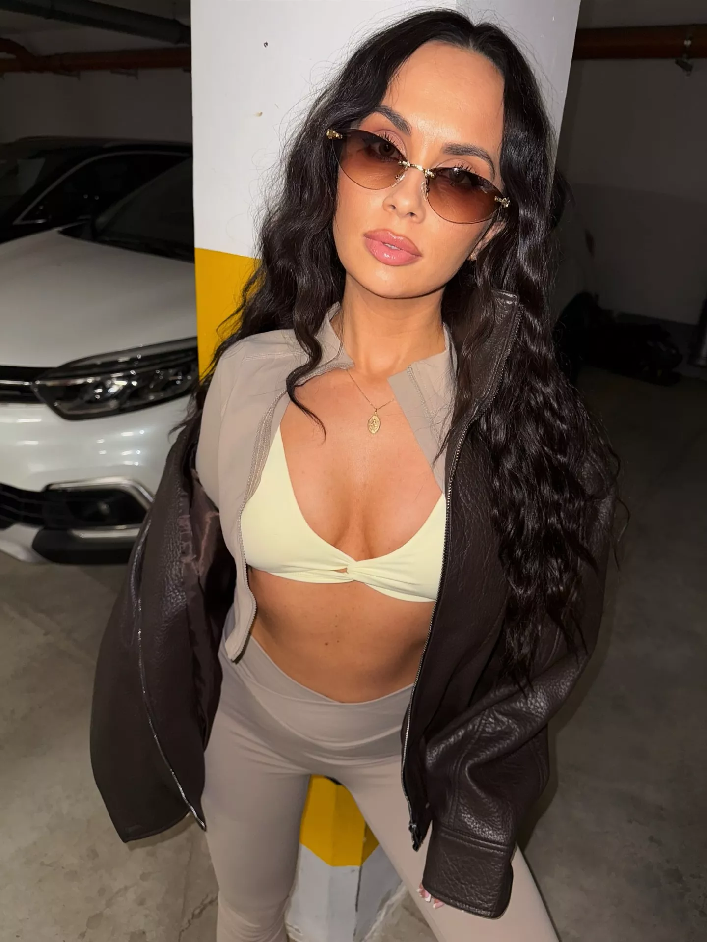 Dekolt, odsłonięty brzuch i skóra. Młoda gwiazda disco polo wygląda zjawiskowo!