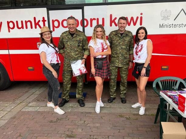 Dziewczyny z Energy Girls wsparły Powstanie Warszawskie oddając krew! Postawa godna naśladowania!