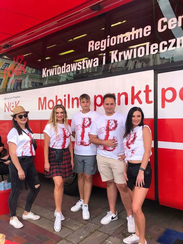 Dziewczyny z Energy Girls wsparły Powstanie Warszawskie oddając krew! Postawa godna naśladowania!