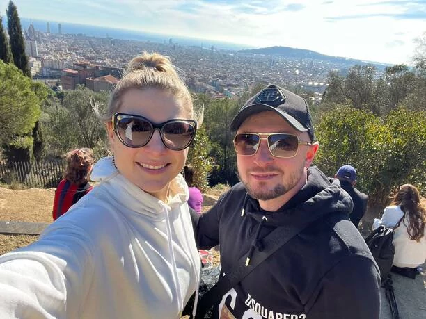 Cudowne obrazki królowej disco polo! Wiemy, jak wypoczywa Magdalena Narożna z ukochanym. Wokalistka wybrała się na urlop do Hiszpanii.