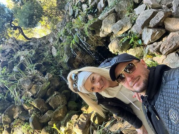 Cudowne obrazki królowej disco polo! Wiemy, jak wypoczywa Magdalena Narożna z ukochanym. Wokalistka wybrała się na urlop do Hiszpanii.