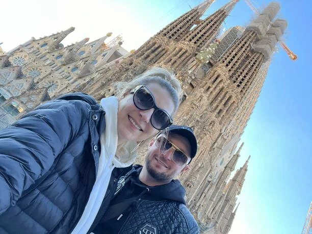 Cudowne obrazki królowej disco polo! Wiemy, jak wypoczywa Magdalena Narożna z ukochanym. Wokalistka wybrała się na urlop do Hiszpanii.