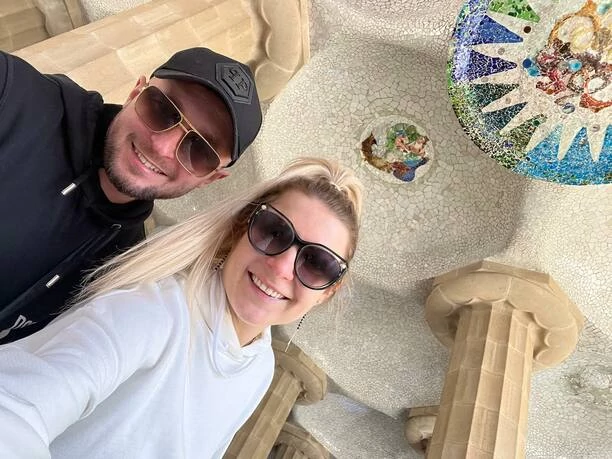 Cudowne obrazki królowej disco polo! Wiemy, jak wypoczywa Magdalena Narożna z ukochanym. Wokalistka wybrała się na urlop do Hiszpanii.