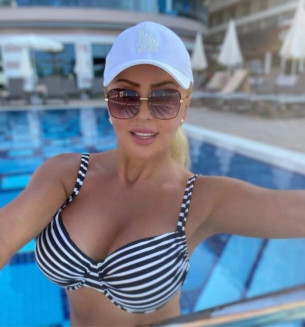 Teresa Werner w gorącej stylizacji! Szlagierowa diwa odważnie pokazała biust!