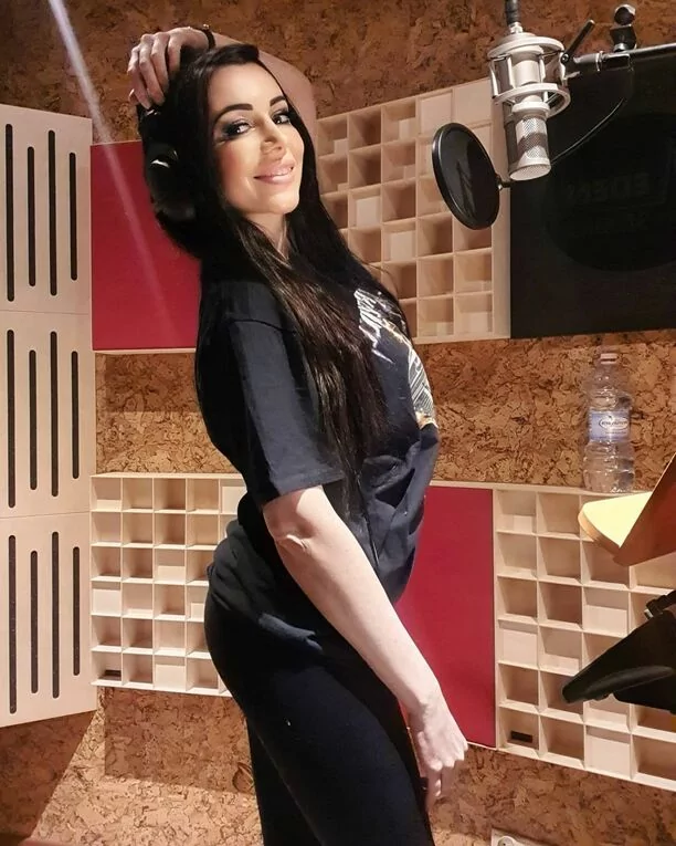 Piękna artystka disco polo zniknęła z mediów! Teraz wróciła z radosną nowiną!