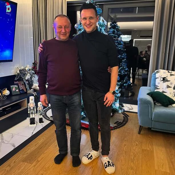 Są jak dwie krople wody? Jakub Urbański z Playboys pokazał tatę na wyjątkowym zdjęciu!