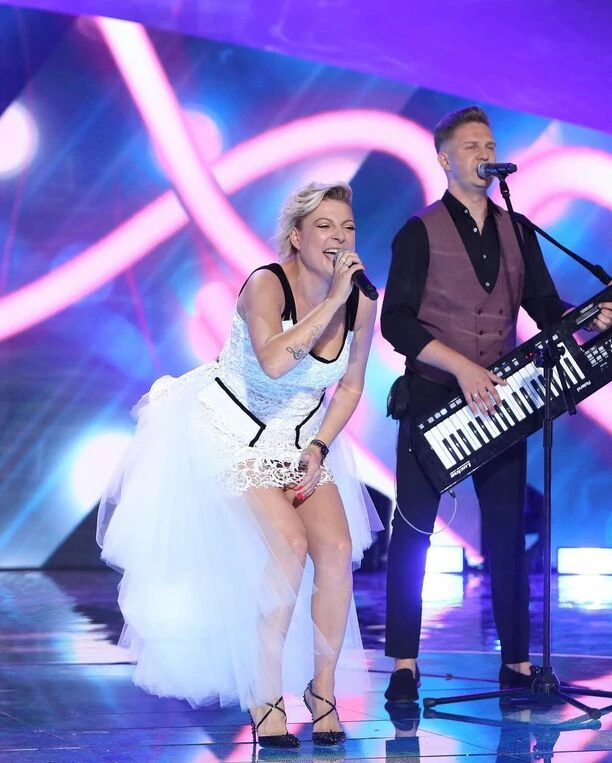 Magdalena Narożna zachwyca olśniewającymi stylizacjami! Gwiazda disco polo przyćmiła inne gwiazdy - wygląda jak milion dolarów! 