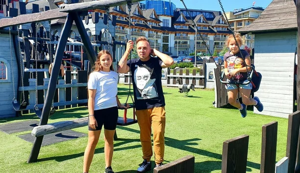 Sielskie wakacje popularnego gwiazdora disco polo! Czadoman przyłapany z rodziną w Zakopanem! [Zdjęcia]