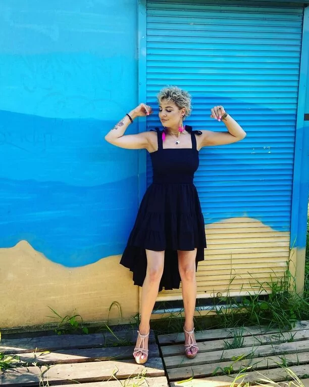 Magdalena Narożna - Piękni i Młodzi oczarowała wszystkich! Odważny dekolt gwiazdy disco polo sprawił, że fanom opadły szczęki! 