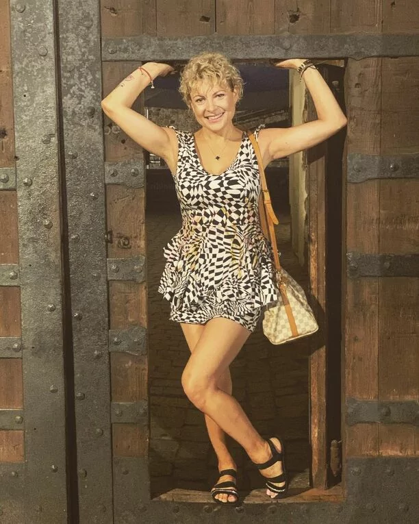 Magdalena Narożna - Piękni i Młodzi oczarowała wszystkich! Odważny dekolt gwiazdy disco polo sprawił, że fanom opadły szczęki! 