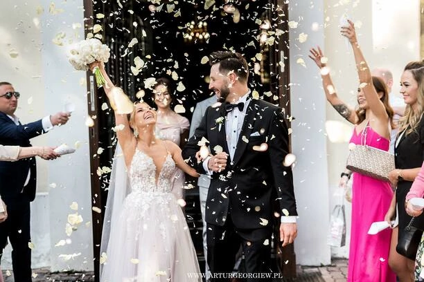 Wokalistka disco polo Agnieszka Niewęgłowska wyszła za mąż! Na jej weselu zagrali Power Play i Maciej Smoliński! Mamy zdjęcia