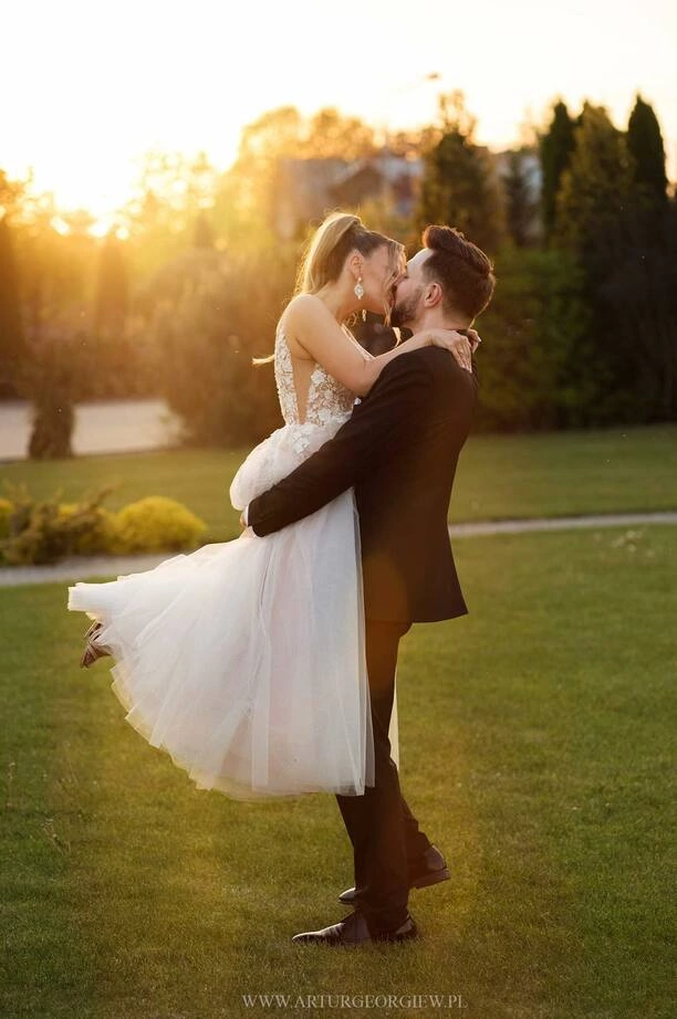 Wokalistka disco polo Agnieszka Niewęgłowska wyszła za mąż! Na jej weselu zagrali Power Play i Maciej Smoliński! Mamy zdjęcia