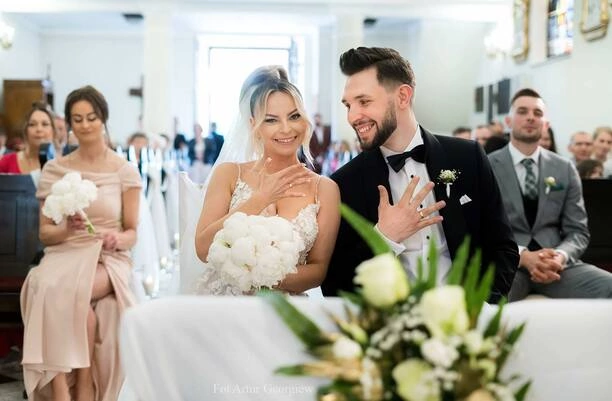 Wokalistka disco polo Agnieszka Niewęgłowska wyszła za mąż! Na jej weselu zagrali Power Play i Maciej Smoliński! Mamy zdjęcia