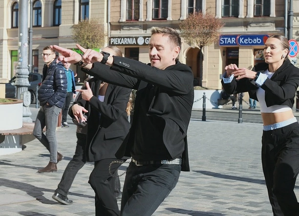 To będzie przebój roku?! Rajmund zaskakuje kolejną produkcją! Tajemnicza miłość skradnie serca Polaków?! 

