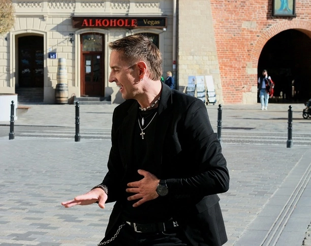 To będzie przebój roku?! Rajmund zaskakuje kolejną produkcją! Tajemnicza miłość skradnie serca Polaków?! 

